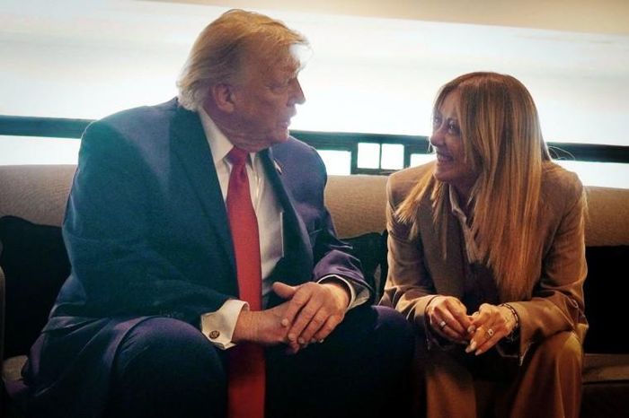  Tổng thống Mỹ Donald Trump và Thủ tướng Giorgia Meloni gặp nhau bên lề thượng đỉnh G7 ở Pháp hồi tuần trước. Ảnh: VĂN PHÒNG THỦ TƯỚNG Ý 