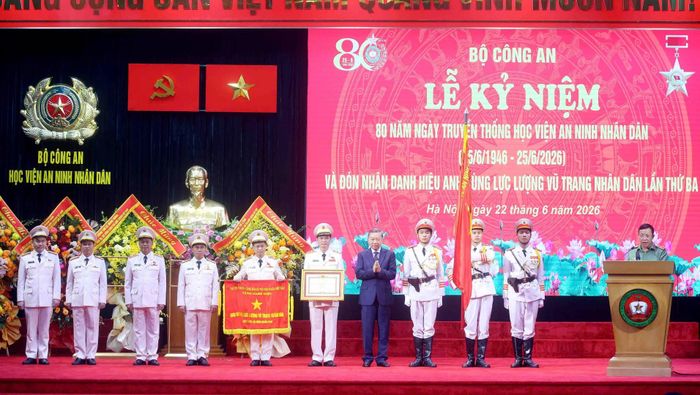  Tổng Bí thư, Chủ tịch nước Tô Lâm trao tặng danh hiệu Anh hùng Lực lượng vũ trang nhân dân lần thứ ba cho Học viện An ninh Nhân dân. 