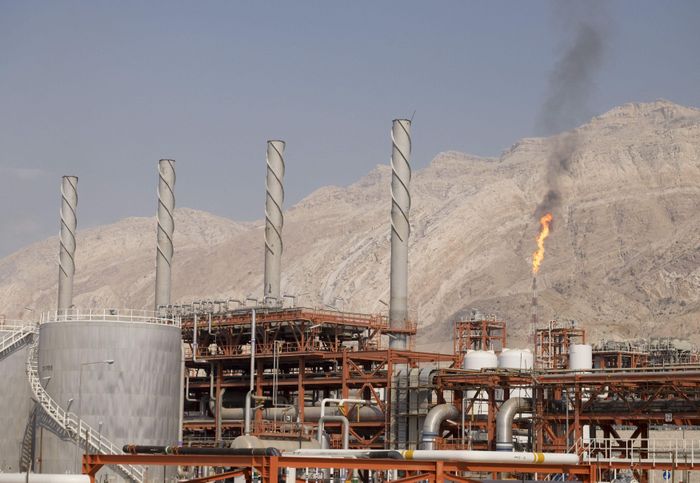  IRGC nắm quyền nắm quyền chi phối gần như toàn bộ ngành dầu khí Iran. Ảnh: Reuters.