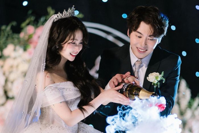 Trạch Hy ấn tượng với Huyền ngay từ lần đầu gặp mặt ở cửa hàng tiện lợi.