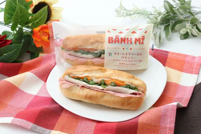 Bánh mì Việt Nam xuất hiện trong cửa hàng tiện lợi Nhật Bản.