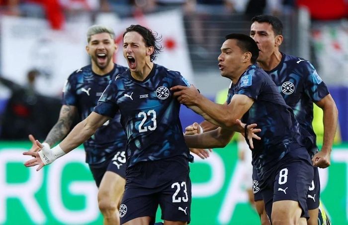  Matias Galarza (số áo 23) là người hùng của Paraguay trong trận gặp Thổ Nhĩ Kỳ hôm 20/6. Ảnh: Reuters. 