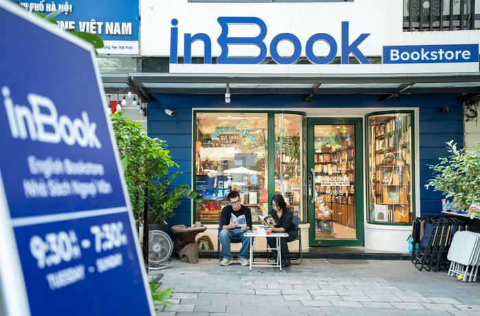  Cũng là điểm đến cho người yêu ngoại văn, InBook Ecopark không chỉ là một hiệu sách mà đã trở thành một phần hơi thở của cộng đồng cư dân nơi đây. 