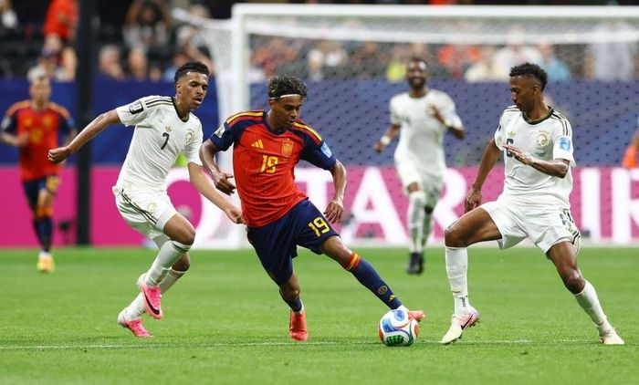  Yamal giúp Tây Ban Nha chơi sắc nét hơn trong chiến thắng 4-0 trước Saudi Arabia. 