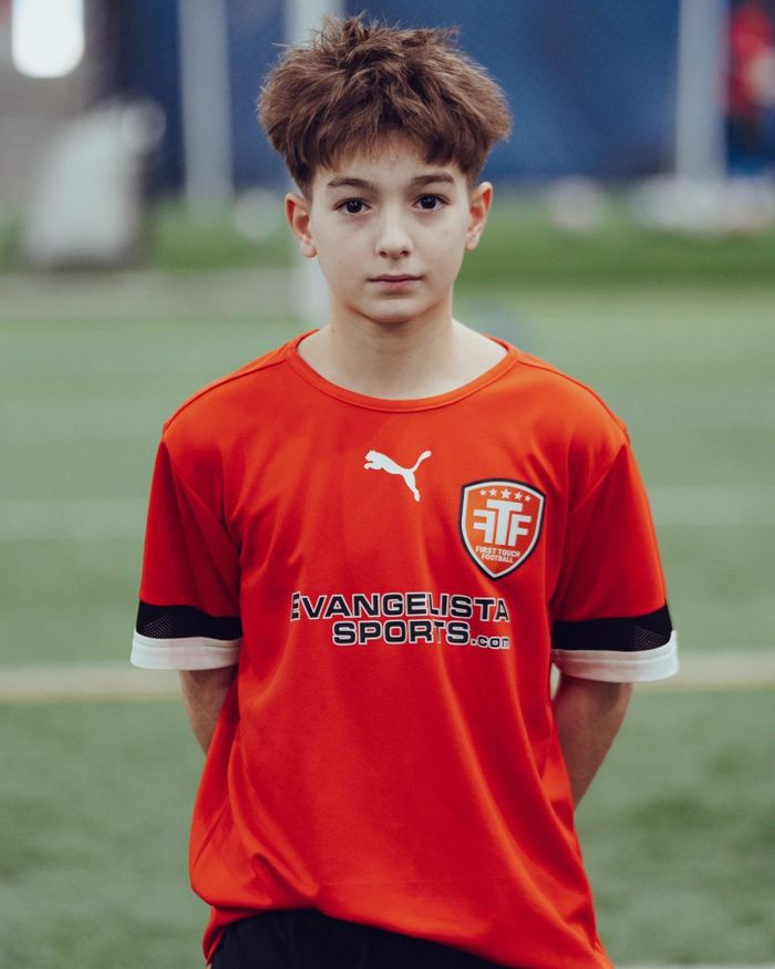  Morais được giới thiệu là một cầu thủ xuất sắc từ Học Viện bóng đá AK Soccer Academy Winnipeg (Canada). Để giành được cơ hội trở thành người mang bóng ra sân tại World Cup, thiếu niên 13 tuổi cũng phải vượt qua nhiều gương mặt trẻ tài năng khắp đất nước. Ảnh: Pioneers Futsal Club.