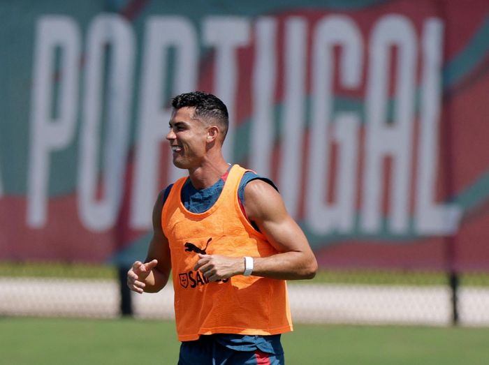  Ronaldo giữ tâm trạng thoải mái trước trận đấu kế tiếp. Ảnh: Reuters. 