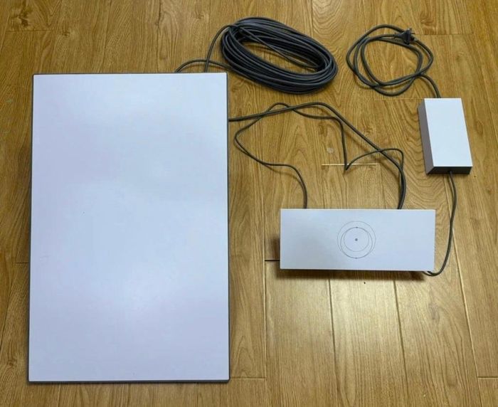  Thiết bị Starlink "xách tay" được rao bán trên sàn thương mại điện tử. Ảnh: Shopee.