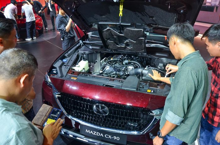  Mazda CX-90 bản hybrid đi cùng khối động cơ xăng tăng áp dung tích 3.3L. Ảnh: Phúc Hậu. 