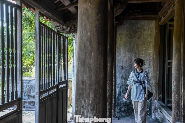  Biết tin ngôi nhà có nguy cơ bị tháo dỡ, năm 2007, ngành văn hóa tỉnh Hà Nam cũ đã mua lại ngôi nhà với giá 700 triệu đồng để bảo tồn. Ngày nay, ngôi nhà Bá Kiến trở thành điểm đến thu hút du khách đến tham quan, tìm hiểu, góp phần cho việc nghiên cứu sự nghiệp nhà văn Nam Cao. 