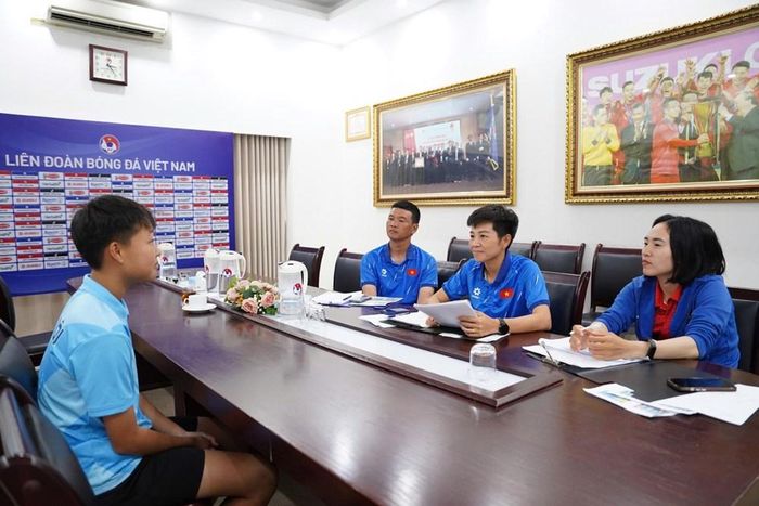 Ban huấn luyện tiến hành phỏng vấn trực tiếp các thí sinh