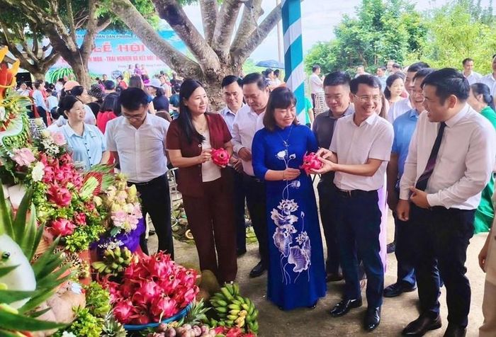Lễ hội thu hút đông đảo người dân, du khách đến tham gia trải nghiệm