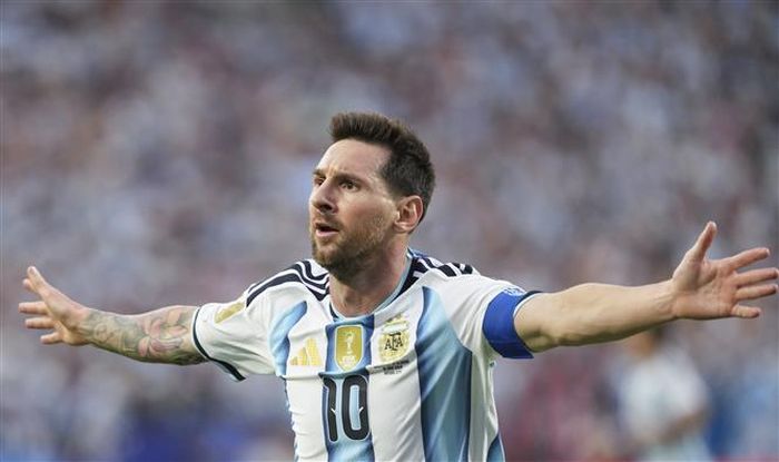 Tiền đạo Lionel Messi ăn mừng sau khi ghi bàn thắng mở tỉ số cho đội tuyển Argentina ở phút 17. Ảnh: THX/TTXVN