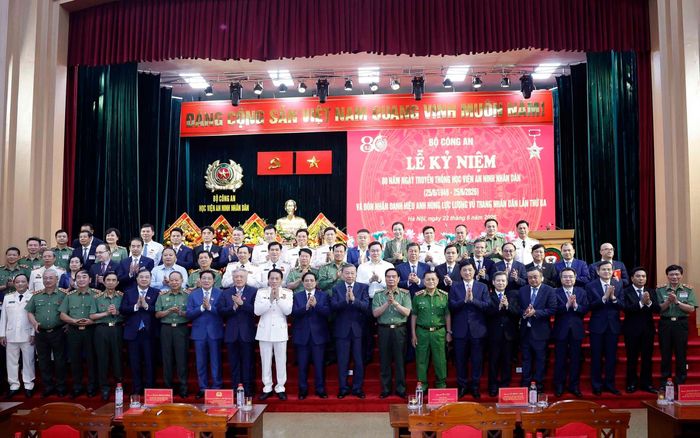 Tổng Bí thư, Chủ tịch nước Tô Lâm và các đại biểu chụp ảnh chung. Ảnh: Thống Nhất – TTXVN