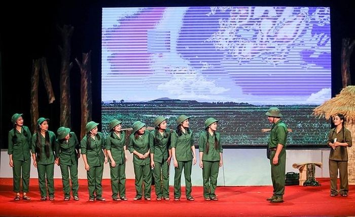 “Khoảng trời con gái” tái hiện câu chuyện có thật tại Ngã ba Đồng Lộc. Ảnh: BTC