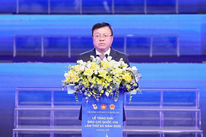 Đồng chí Lê Quốc Minh, Ủy viên Trung ương Đảng, Phó trưởng Ban Tuyên giáo và Dân vận Trung ương, Tổng Biên tập Báo Nhân Dân, Chủ tịch Hội Nhà báo Việt Nam phát biểu. Ảnh: Hòa Nguyễn