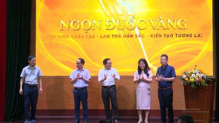 "Ngọn đuốc vàng" là giải thưởng chuyên biệt nhằm tôn vinh các tổ chức, cá nhân tiêu biểu trong lĩnh vực công nghiệp văn hóa