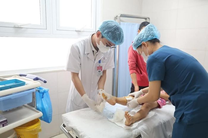 Nhiều trẻ gặp tai nạn thương tích cần phẫu thuật và điều trị dài ngày. Ảnh: BVCC