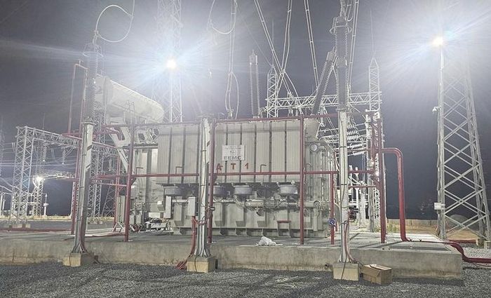 EVNNPT vừa hoàn thành, đóng điện máy biến áp AT1 công suất 250 MVA tại TBA 220 kV Nam Cấm, giúp tăng cường bảo đảm điện cho miền Bắc - Ảnh: VGP/Toàn Thắng