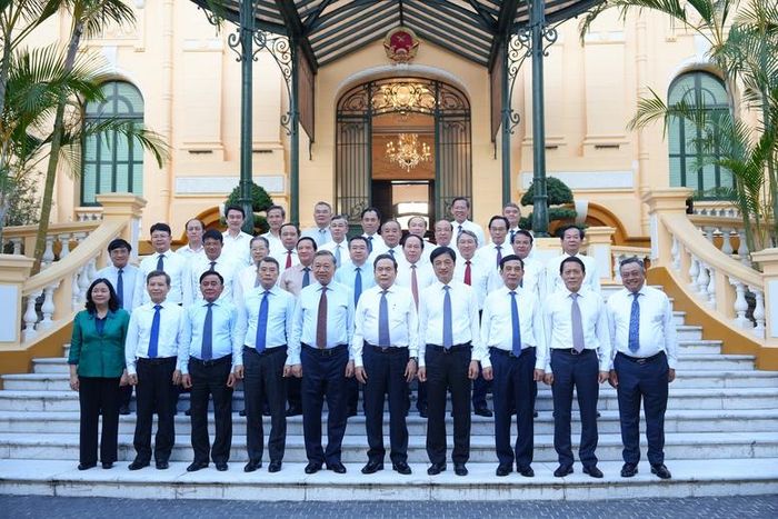 Tổng Bí thư, Chủ tịch nước Tô Lâm và các đại biểu chụp ảnh lưu niệm - Ảnh: VGP/DA