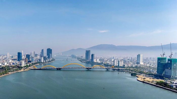 Cảnh quan hiện đại của sông Hàn (thành phố Đà Nẵng). (Ảnh: PHAN HẢI TÙNG LÂM)