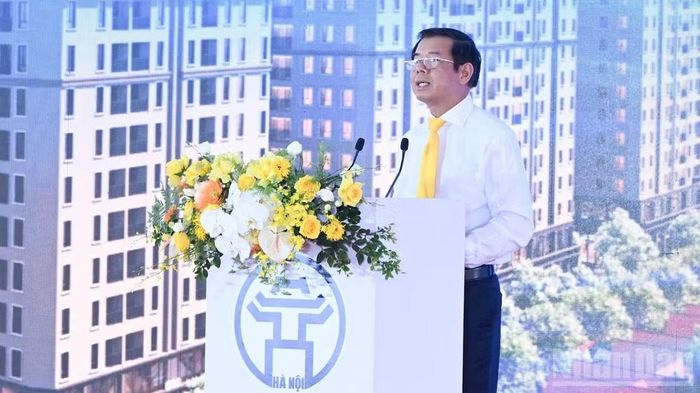 Phó Chủ tịch kiêm Tổng Giám đốc Tập đoàn Vingroup Nguyễn Việt Quang phát biểu ý kiến tại lễ khởi công. (Ảnh: TRẦN HẢI)