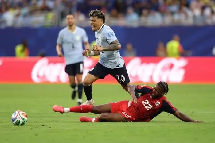 Uruguay lấy lại thế trận. (Ảnh: FIFA)
