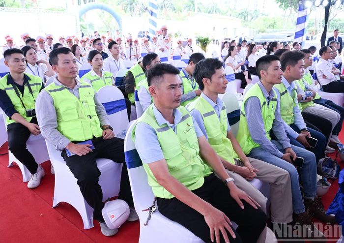 Các đại biểu tham dự lễ khởi công.