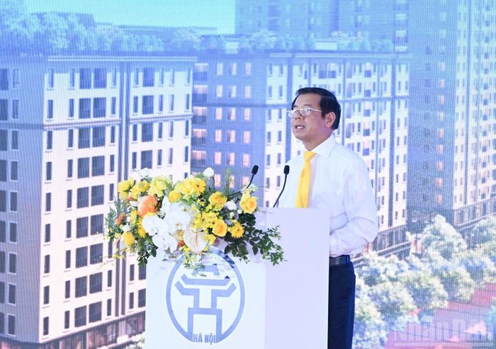 Phó Chủ tịch Hội đồng quản trị kiêm Tổng Giám đốc Tập đoàn Vingroup Nguyễn Việt Quang phát biểu tại lễ khởi công.