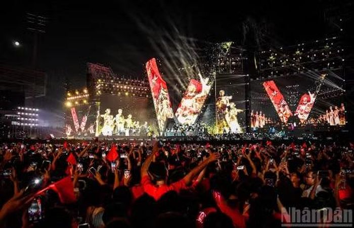 Nghệ thuật ánh sáng sân khấu tuyệt vời tại Concert quốc gia "Tổ quốc trong tim" khiến khán giả trầm trồ.