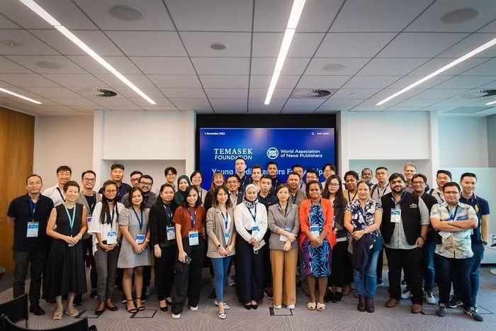 Các nhà báo khu vực APAC thăm trụ sở Dow Jones Singapore. Ảnh: NVCC