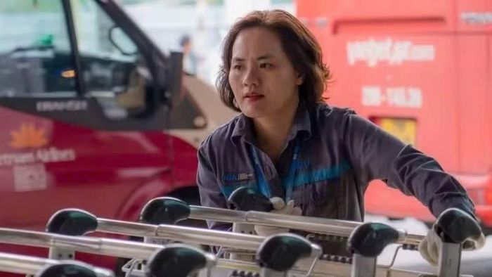 Chị Bùi Thị Huyên, nhân viên xe đẩy.