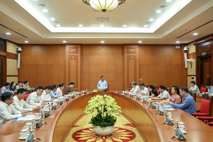 Thường trực Ban Bí thư đề nghị, Văn phòng Trung ương Đảng rà soát, khắc phục kịp thời các khó khăn, vướng mắc trong quá trình triển khai các dự án, gắn trách nhiệm đơn vị chủ trì, phối hợp; đôn đốc thường xuyên, báo cáo kết quả, tiến độ .