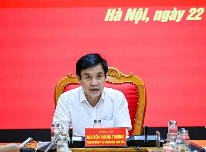 Phó Bí thư Đảng ủy, Chủ nhiệm Ủy ban Kiểm tra Đảng ủy Nguyễn Quang Trường định hướng một số nhiệm vụ trọng tâm 6 tháng cuối năm.(Ảnh: DUY LINH)