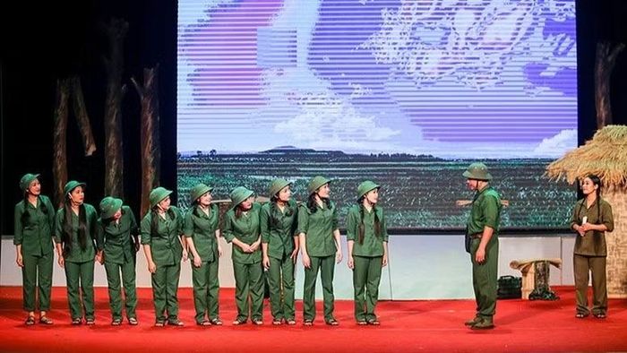 Hình ảnh trong vở "Khoảng trời con gái". (Ảnh: BÁO HÀ TĨNH)