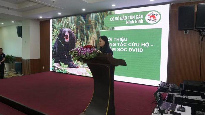 Bà Ngô Thị Mai Hương, Giám đốc Trung tâm Bảo tồn động vật hoang dã nước Việt phát biểu ý kiến.