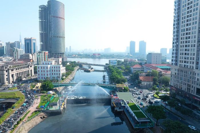 Một cống kiểm soát triều cường tại khu vực trung tâm thành phố.