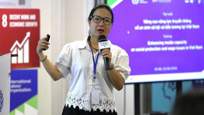 Các chuyên gia chia sẻ thông tin tại buổi tập huấn.