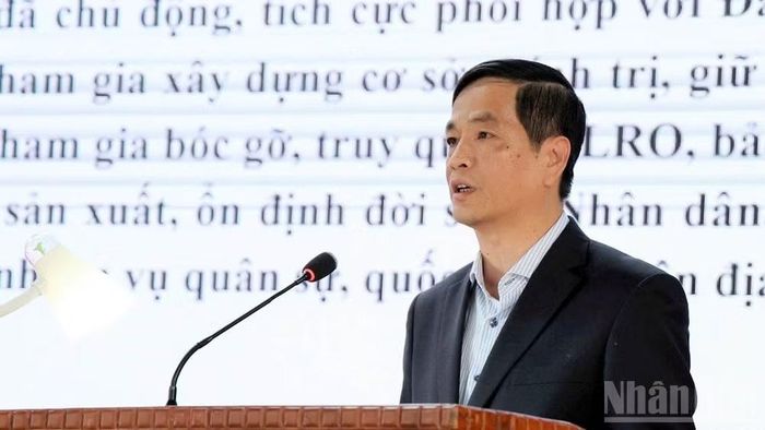 Đồng chí Võ Thanh Bình. Ủy viên Ban Thường vụ Tỉnh ủy, Trưởng ban Tuyên giáo và Dân vận Tỉnh ủy Lâm Đồng tham luận tại hội thảo.