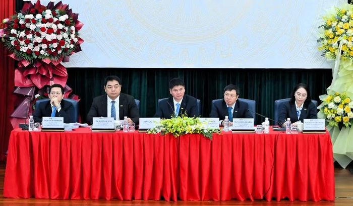 Ban lãnh đạo ACV thông tin về chiến lược hiện đại hóa công nghệ khai thác.