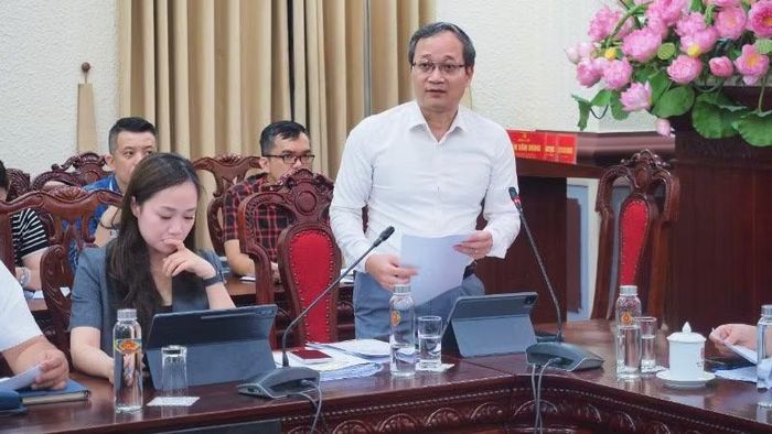 Đại diện Ngân hàng Nhà nước Việt Nam phát biểu tại cuộc họp.