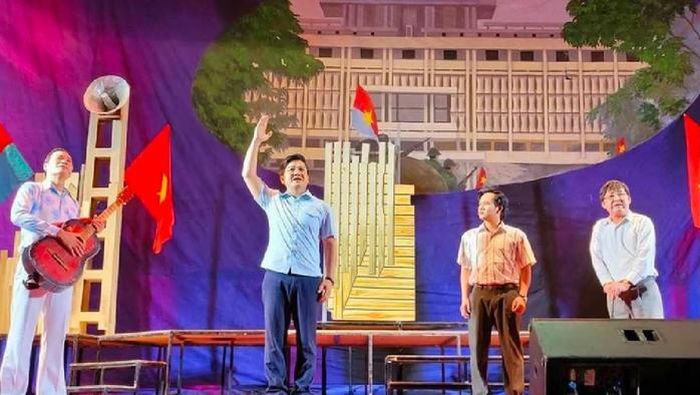 Một cảnh trong vở cải lương “Thành phố buổi bình minh” của Nhà hát Trần Hữu Trang