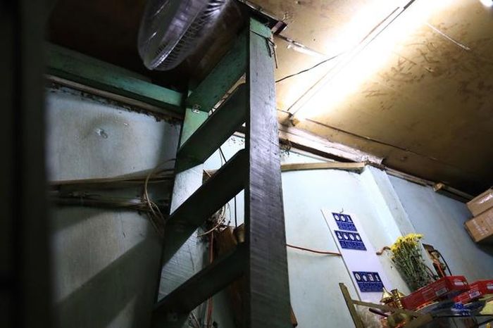 Nhiều khu vực nhà dân phải bật điện dù là ban ngày