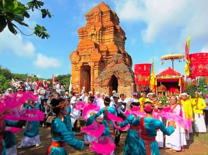 Những điệu múa dân gian tại lễ hội văn hóa dân tộc Chăm