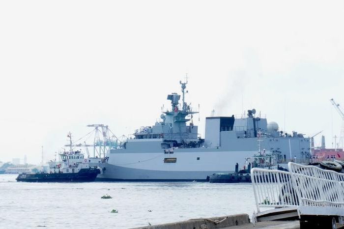 Tàu săn ngầm INS Kavaratti (số hiệu P31) cập cảng Nhà Rồng - Khánh Hội ngày 22-6