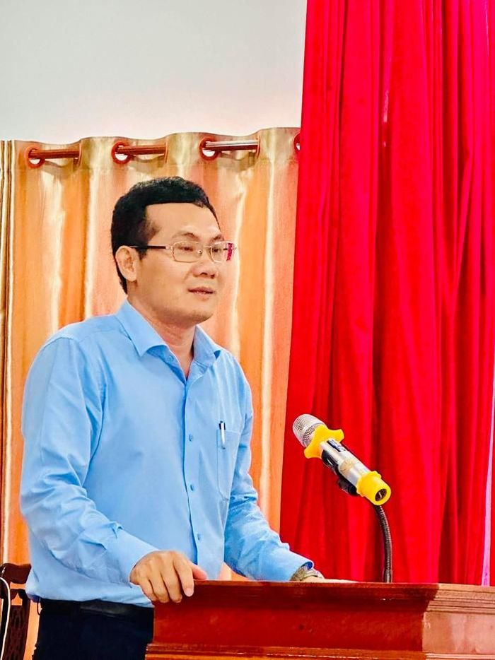 Ông Nguyễn Minh Tuấn - Phó Giám đốc Sở Văn hóa - Thể thao TP Cần Thơ - phát biểu chúc mừng trại sáng tác sẽ thu hoạch nhiều kịch bản xuất sắc