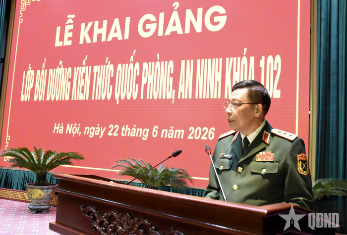 Thượng tướng, PGS, TS Trần Việt Khoa, Ủy viên Trung ương Đảng, Giám đốc Học viện Quốc phòng phát biểu tại buổi lễ. 
