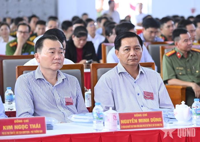 Lãnh đạo tỉnh Vĩnh Long tham dự khai mạc diễn tập.