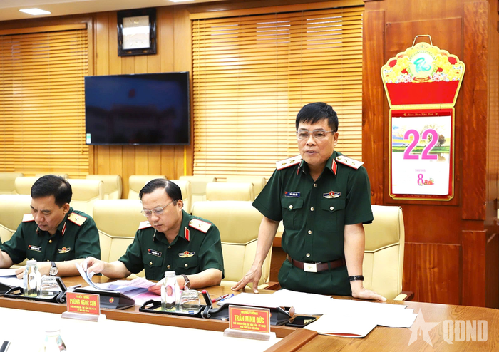  Trung tướng Trần Minh Đức, Chủ nhiệm Tổng cục Hậu cần - Kỹ thuật phát biểu tại hội nghị.