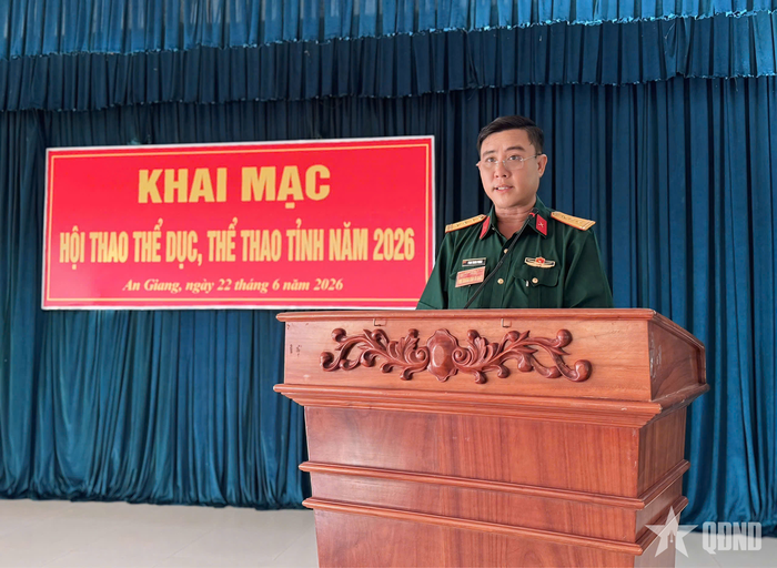 Thượng tá Nguyễn Thanh Phong, Phó tham mưu trưởng Bộ CHQS tỉnh, Phó trưởng Ban Tổ chức hội thao phát biểu khai mạc.