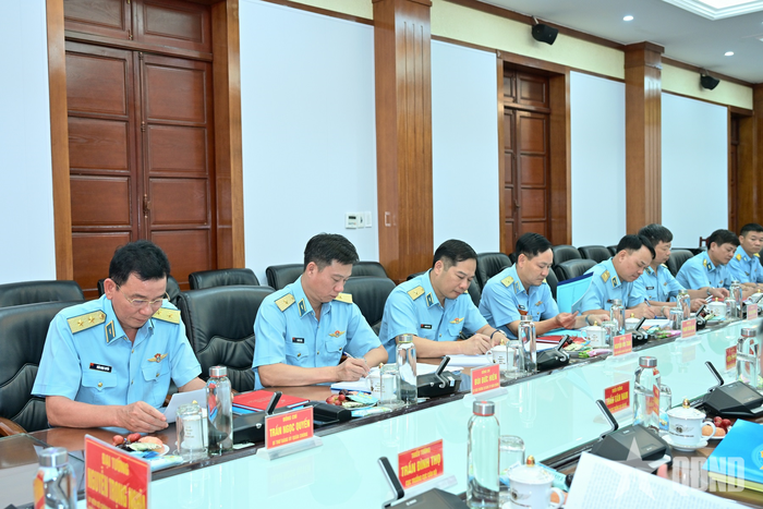 Ban Thường vụ Đảng ủy Quân chủng Phòng không-Không quân.